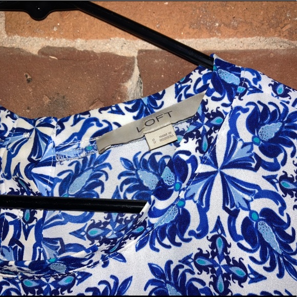 LOFT Women’s Beautiful Blue White Pattern - Picture 2 of 4